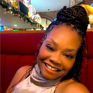 Meet your Posher, Karyl